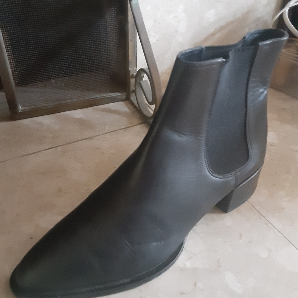 Vince Ankle Boots. Made in Italy